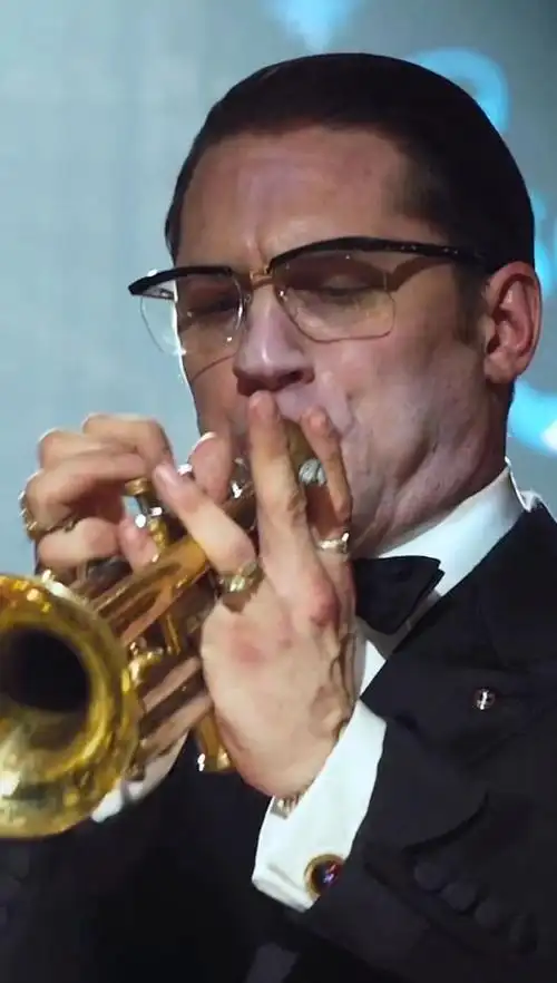 和《黑道之家》 越发觉得汤老湿的生活真的很自律 每天除了抽烟喝酒就