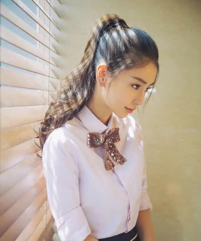 杨颖# 高马尾配白衬衣,少女感十足