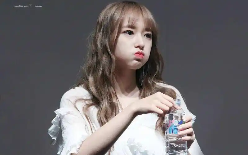 程潇"奶糖腿"再现,活成众网友喜欢的类型,奶潇称号名副其实_哔哩哔哩