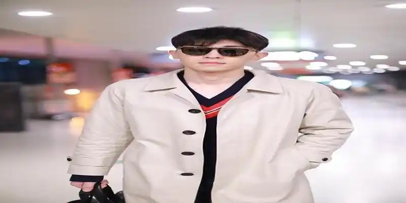 男人留胡子成熟好多,邓伦留胡茬挺帅的,穿黄色毛衣也不显嫩