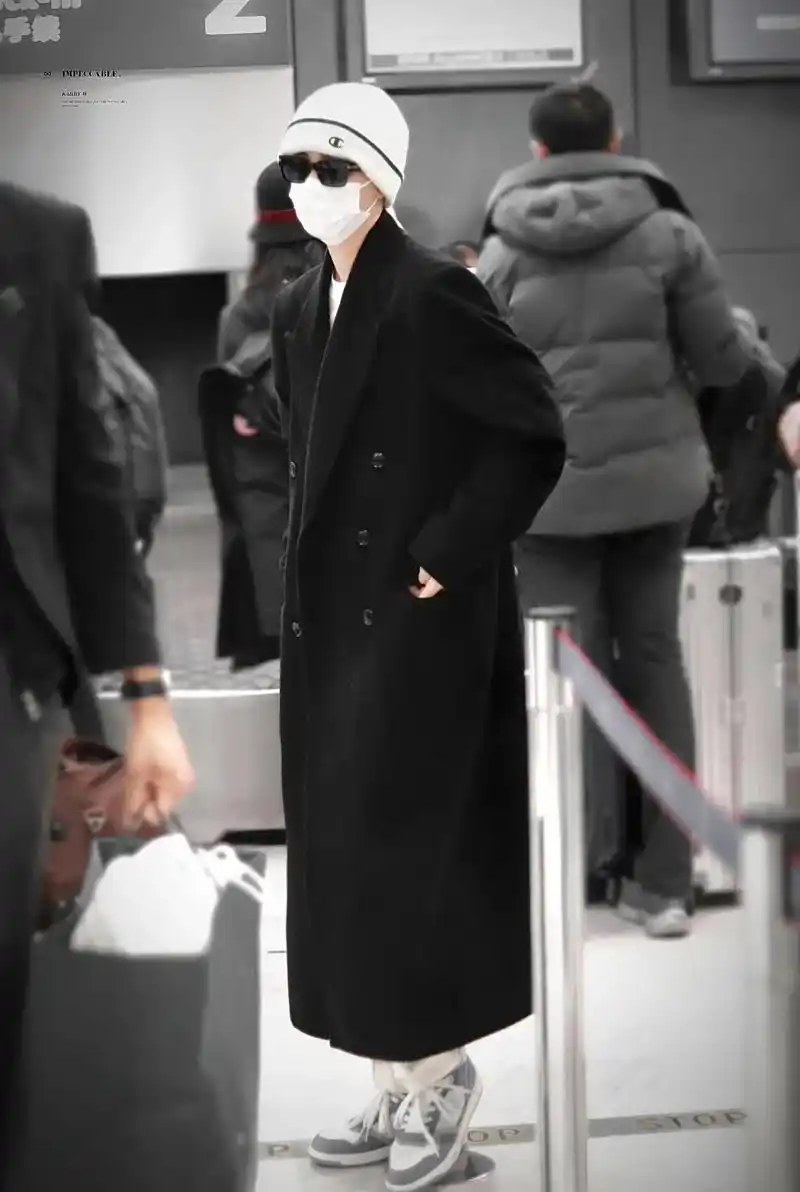 王俊凯 #气场全开 #男友风 谁懂啊!王俊凯与大衣的适配度 - 抖音