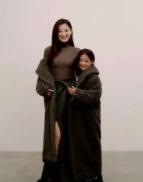 梅婷晒母女大片为快快庆生,否认偏心儿子,与女儿相处如姐妹