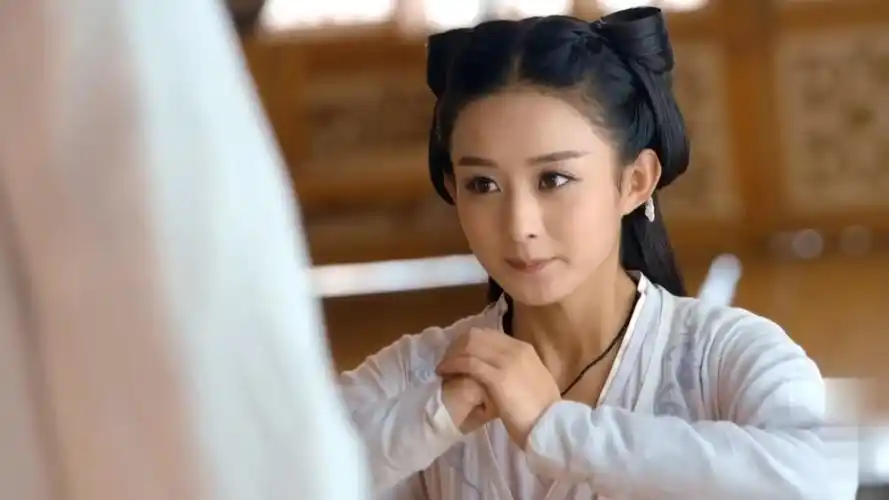 花千骨:小骨从绝情殿醒来后,非常兴奋,就跑去拜见白子画了