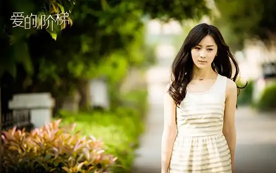 《爱的阶梯》日前正在江苏卫视热播,张维娜在剧中饰演的张乐美本是一