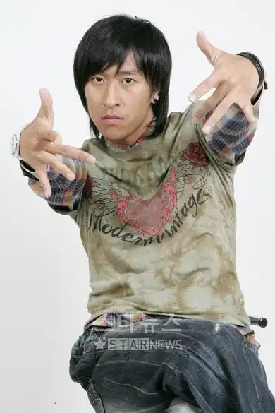 05]白佳的照片展11号开展 跟踪报道-金钟民小站 - 高耀太金钟旼粉丝网