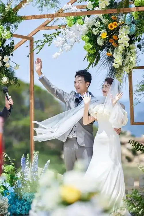 由湖南卫视王恬工作室打造的婚礼文化纪实节目《中国婚礼——好事成双