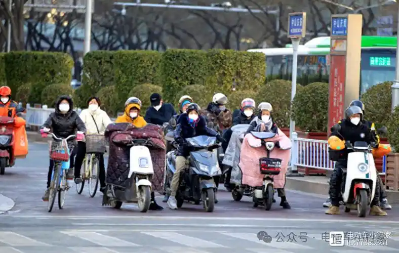 最近2个月电动车三轮车四轮车传出好消息事关上牌上路驾考都很便民