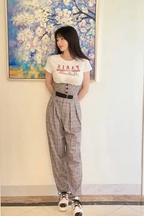 柳岩把"藏胃裤"带火了,身高162穿出超模比例,不露腿反而高级_女生