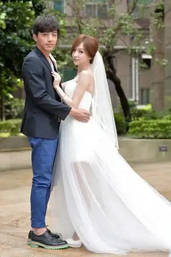 【图】贺军翔王心凌结婚照片疑似曝光 激情戏二人激吻六小时