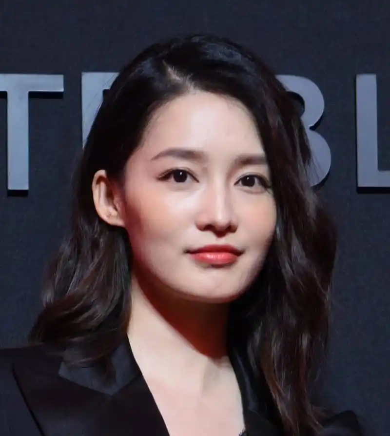 "方脸美女"还是要看李沁和徐璐