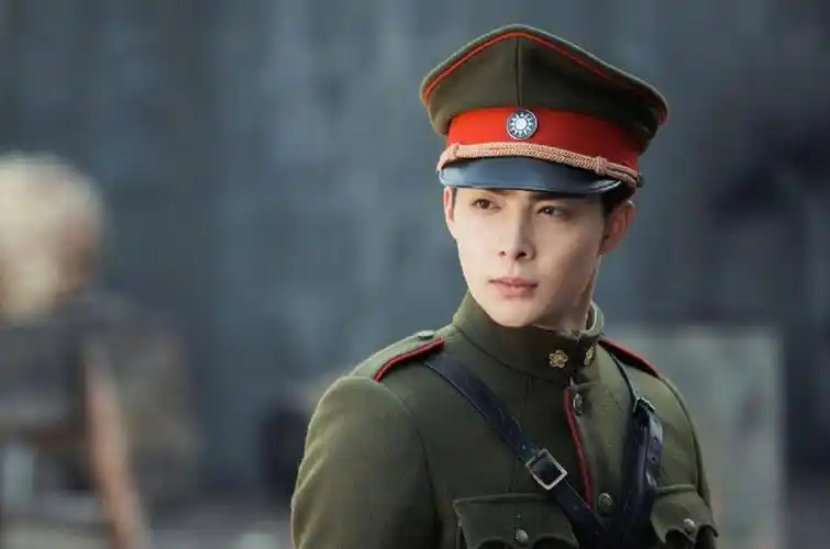 《烈火军校》许凯军装造型帅到没朋友 盘点10位军转男星谁才是军装