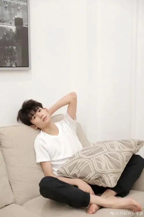 tfboys分享200424王源睡衣图照合集居家风男孩秒上线