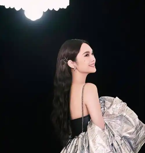 37岁杨丞琳腹肌太惊艳!