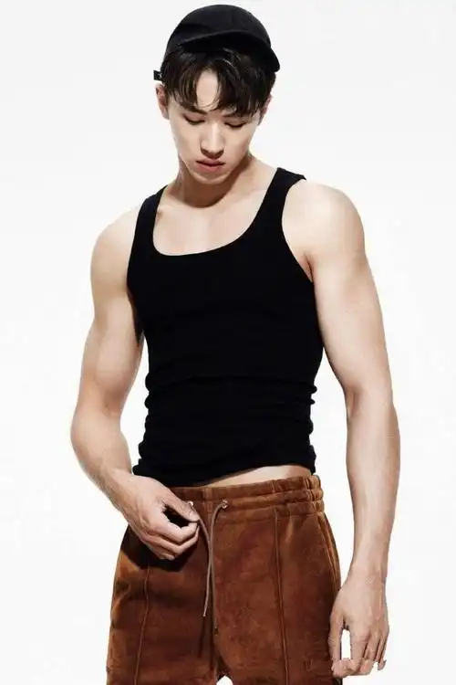 上瘾男主许魏洲撩衣秀腹肌最新超帅写真