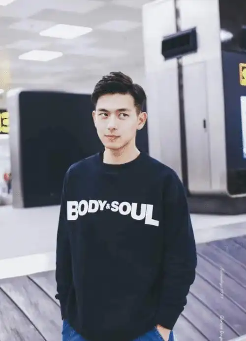 曾经是个小胖墩快来看看男神怎么减肥的李现童年照曝光