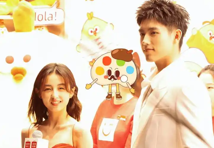 前胸贴后背如纸片人,身板瘦削变大头娃娃_张子枫_减肥_陈飞宇