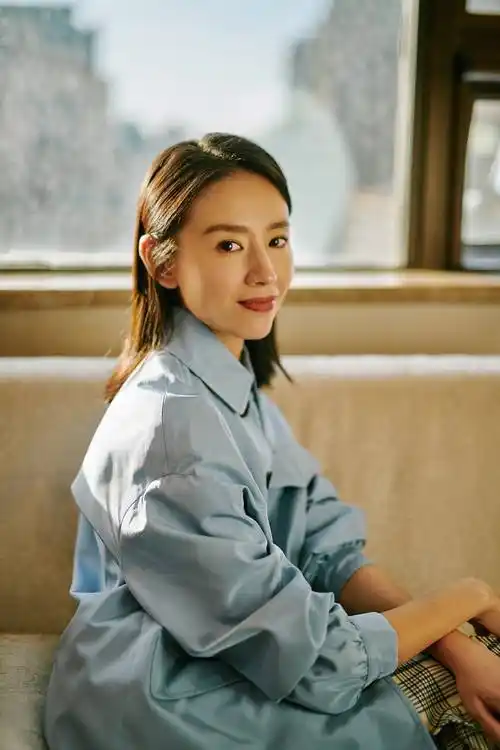 43岁董洁街拍大片曝真实状态!