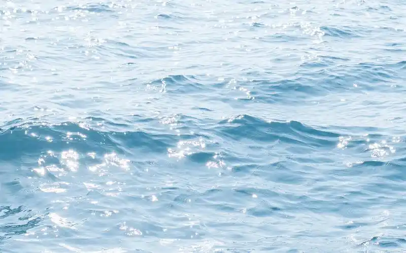 蔚蓝唯美的大海风景桌面壁纸