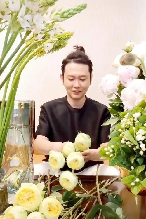 德云社孟鹤堂新综艺上线宣传照引起热议粉丝开启嗑cp模式