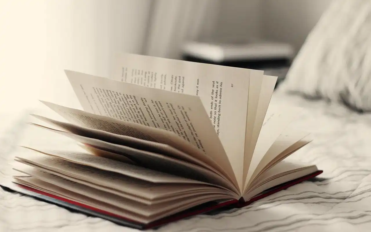 书本静物唯美意境图片电脑桌面壁纸第一辑