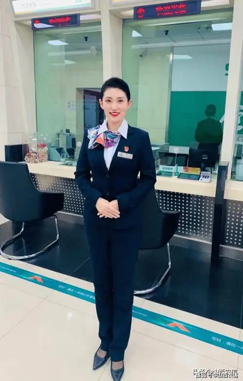 看太原农商银行大堂经理通过两分钟厅堂微沙龙实现高效营销