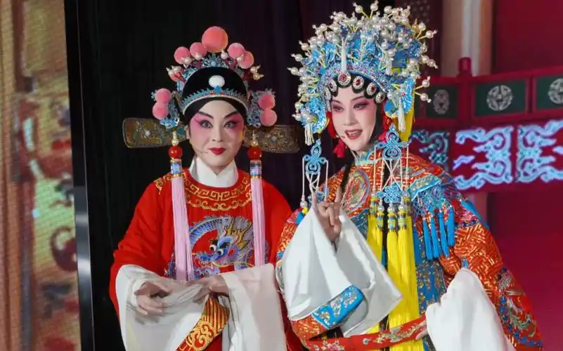 黄梅戏《女驸马.