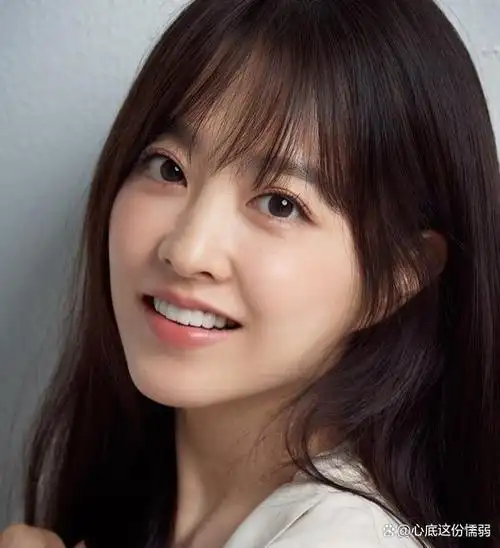 韩国演员朴宝英一直以其纯真可爱的性格受到网友的喜爱.