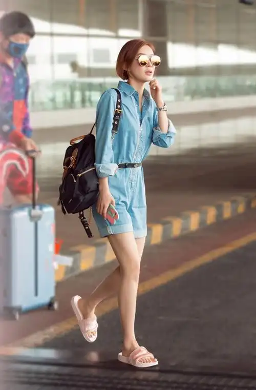 袁姗姗机场look示范 夏天如何穿拖鞋!