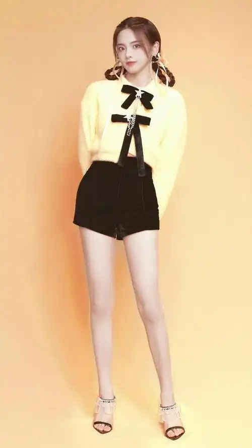 美女明星短裙大长腿写真腿真白嫩又直真养眼