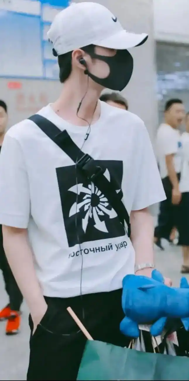 肖战 #王一博 #博君一肖 重温封神的双人机场 - 抖音