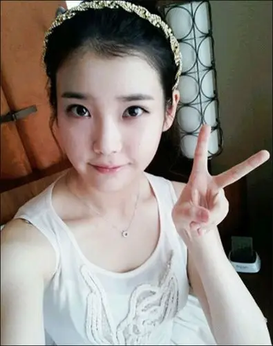 90后萝莉iu出道4年迎来首场个唱 微博发素颜照揽人气