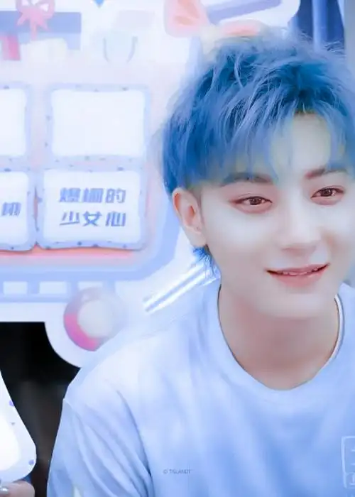 黄子韬薄荷绿发色