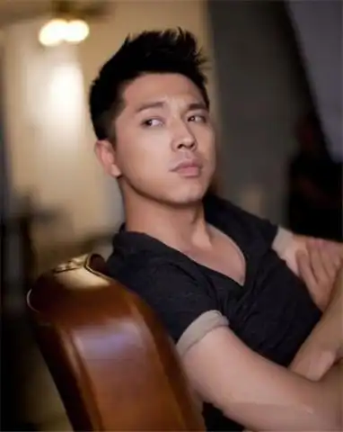 曾被导演争相选用,演技零差评,大学求婚成功,与娇妻成模范夫妻