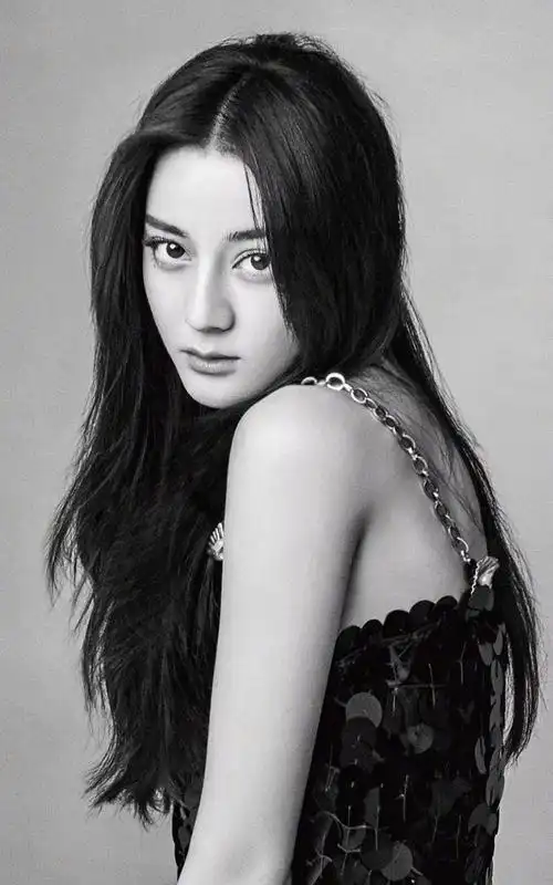 迪丽热巴黑白性感高清手机壁纸_明星_手机壁纸下载_美桌网