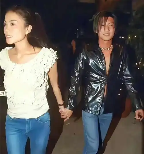 王菲谢霆锋第4次牵手张柏芝复合无望二婚大11岁的王菲凭啥