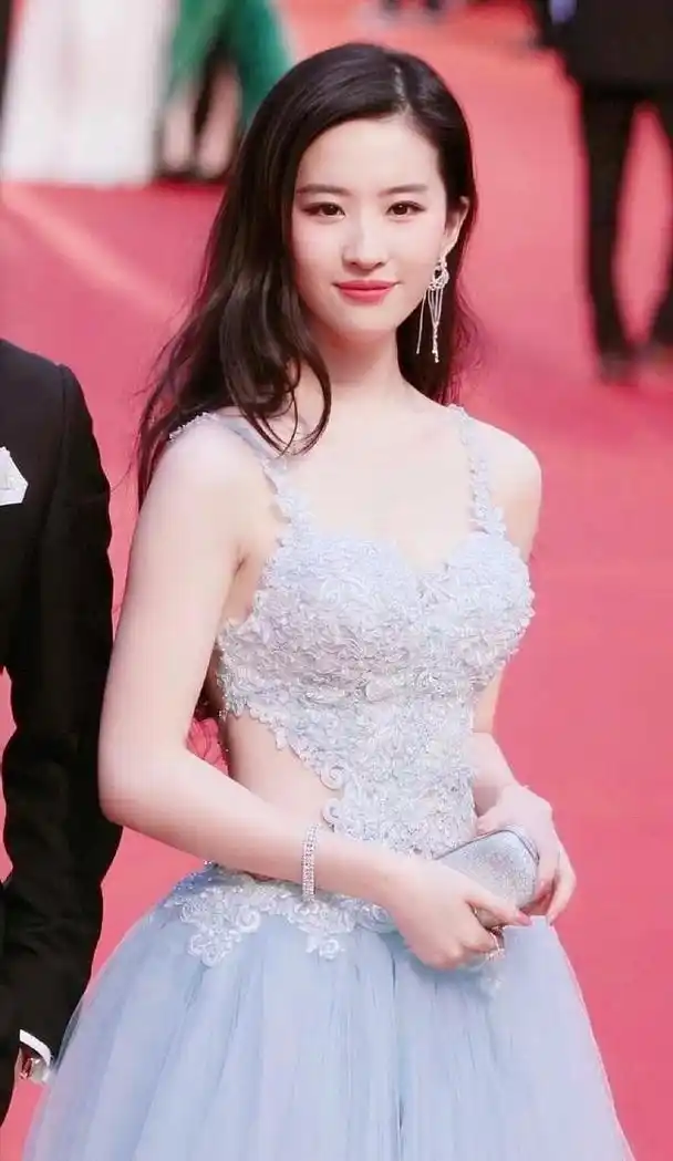 五官精致的神仙姐姐刘亦菲,怎么打扮都好看,女神好美