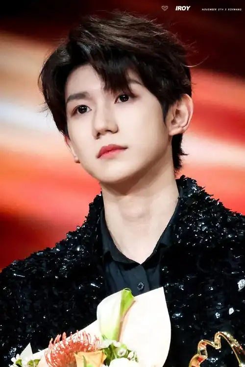 超话#王源微博之夜##王源绊王源#奖杯是音乐人最美的华章@tfboys-王源