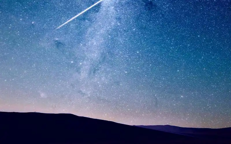 桌面壁纸 风景壁纸 > 正文   本文 意境唯美星空壁纸_广袤无边的美丽