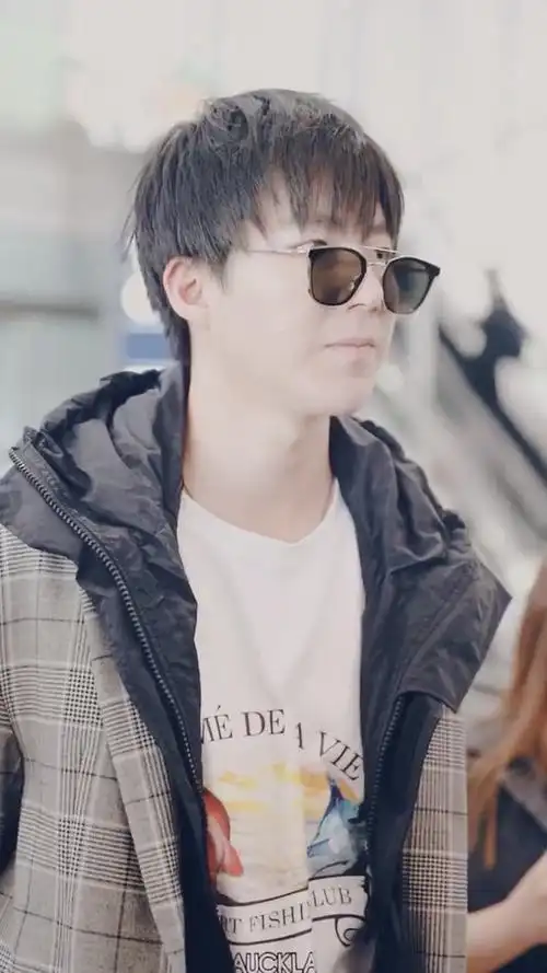 素颜的刘宇宁 这个皮肤不错呀