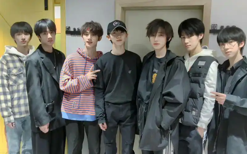 【时代少年团reaction】《重逢演唱会》tf家族二代 三代(01).