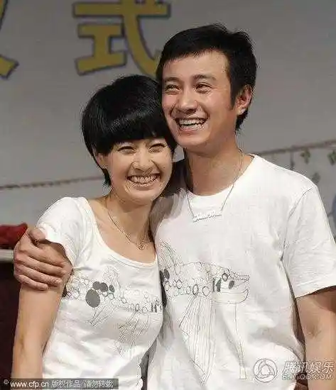 文章庆生热拥老婆马伊琍露小腿马纹身图