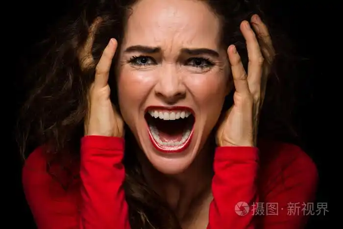 愤怒, 绝望的女人尖叫