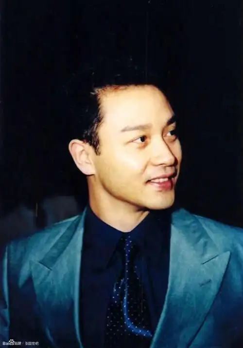 p>张国荣(1956年9月12日-2003年4月1日),出生于香港,中国香港男歌手