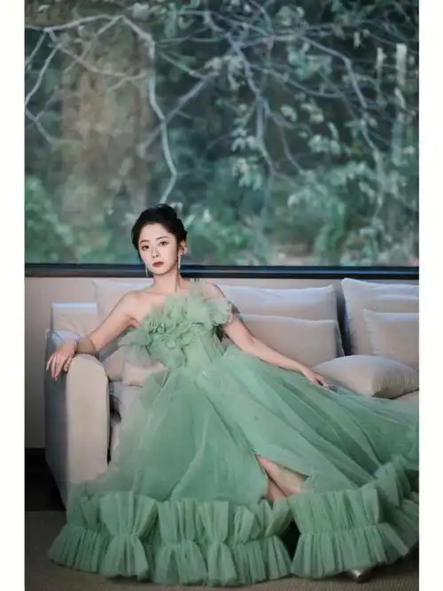 谭松韵金鹰奖礼服