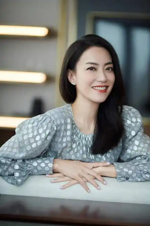 金牌经纪人霍汶希行走内娱十年我的普通话不普通