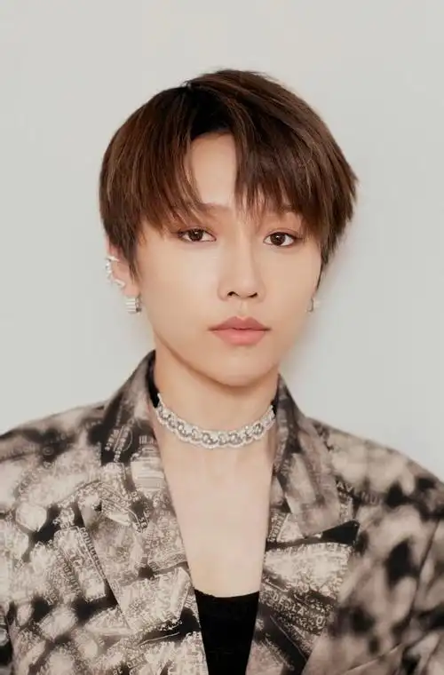 刘雨昕巴黎看秀look##刘雨昕看秀look