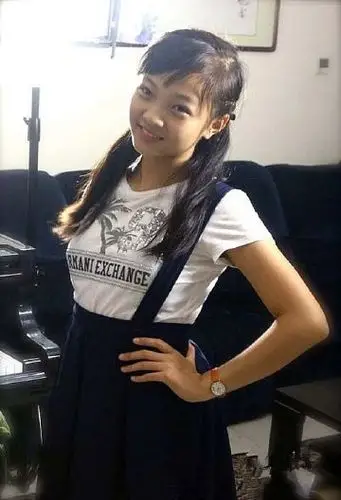 林妙可17岁了身材凹凸有致热爱舞台表演