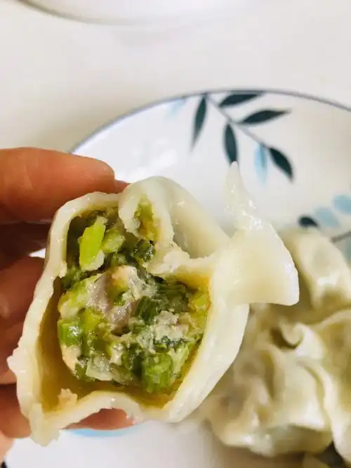 好吃97的芹菜猪肉馅儿水饺.