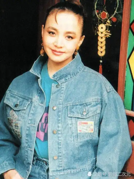 贾玲年轻时容貌堪比校花,看了宋丹丹年轻照后,网友:王者至尊!