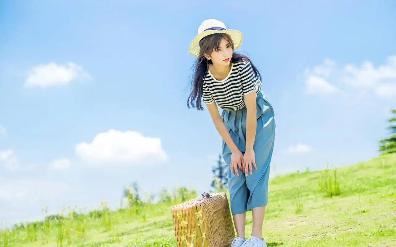 小清新可爱美女户外阳光唯美桌面壁纸图片大全